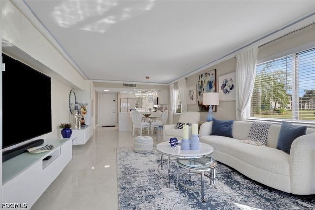 9 High Point CIR N 101, Naples, FL 34103