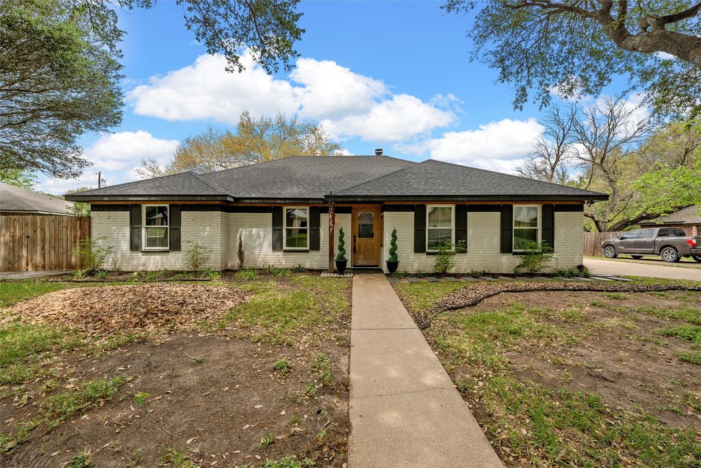 316 Neely Road, Hewitt, TX 76643