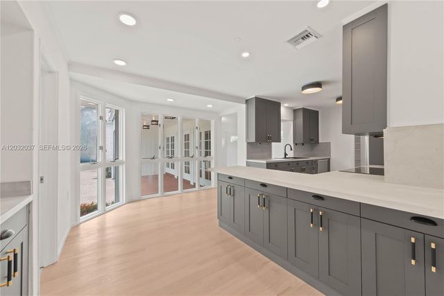 440 SW 29th Rd, Miami, FL 33129