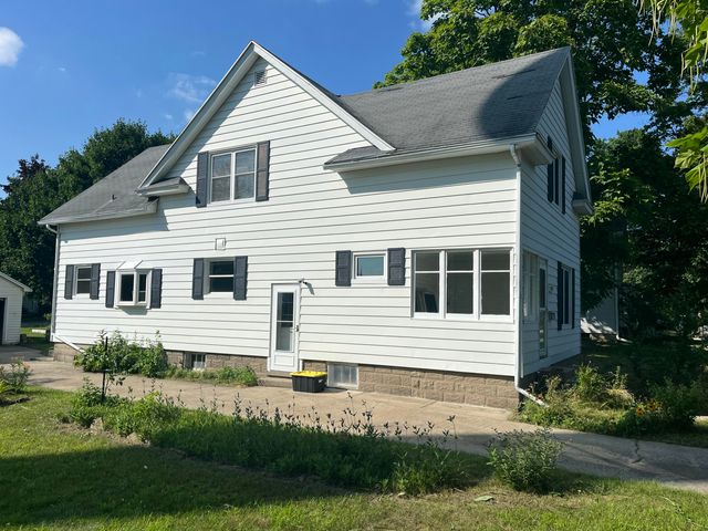 432 S Lincoln Street, Portland, MI 48875