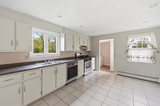 319 Whipple Rd, Tewksbury, MA 01876