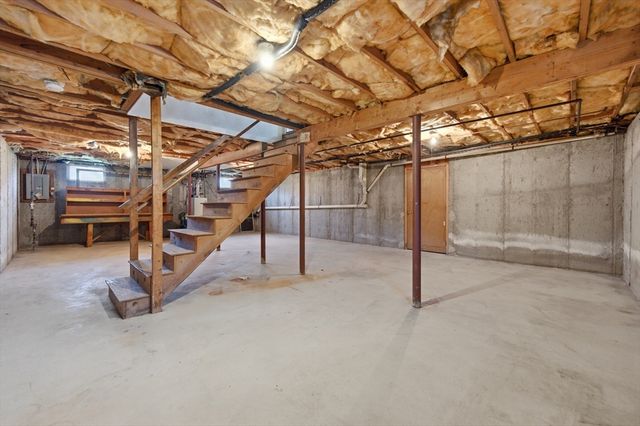 319 Whipple Rd, Tewksbury, MA 01876