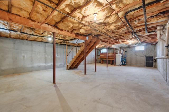 319 Whipple Rd, Tewksbury, MA 01876