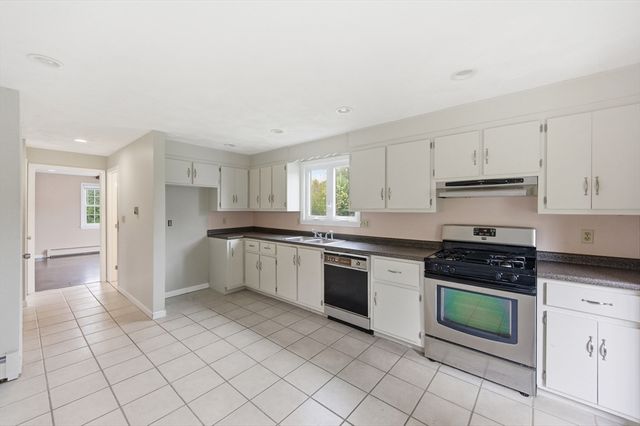 319 Whipple Rd, Tewksbury, MA 01876