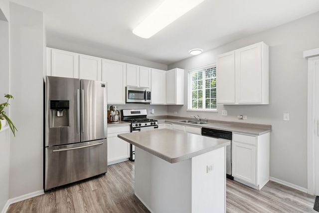 1874 Fredericksburg Lane, Aurora, IL 60503