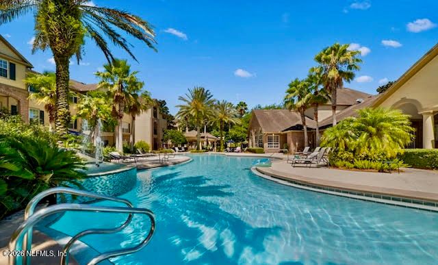 7800 POINT MEADOWS Drive 813, Jacksonville, FL 32256