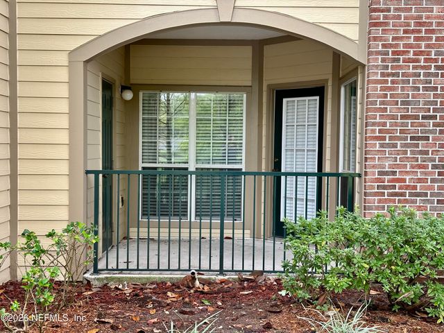 7800 POINT MEADOWS Drive 813, Jacksonville, FL 32256