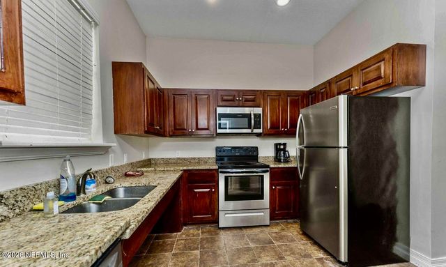 7800 POINT MEADOWS Drive 813, Jacksonville, FL 32256