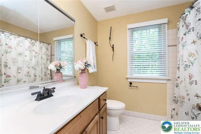 60 Melchor Drive, Williams Twp, PA 18042