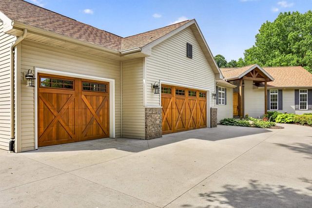 4305 STONEY RIDGE TRAIL, Oshkosh, WI 54904