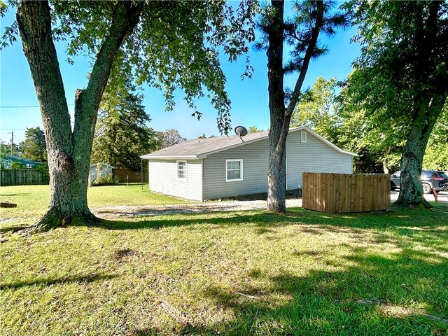 14451 Gains Road, Fayetteville, AR 72701