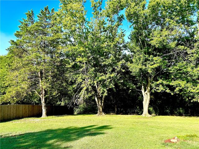 14451 Gains Road, Fayetteville, AR 72701