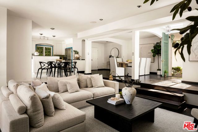 10216 Cielo Drive, Los Angeles, CA 90210