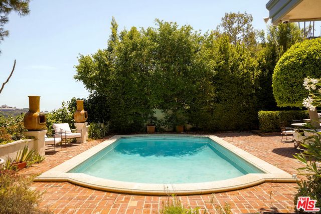 10216 Cielo Drive, Los Angeles, CA 90210