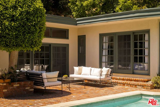 10216 Cielo Drive, Los Angeles, CA 90210