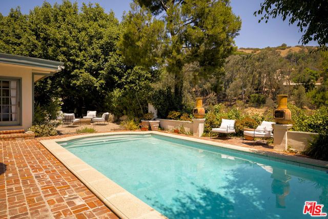 10216 Cielo Drive, Los Angeles, CA 90210