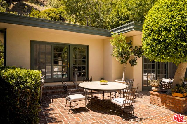 10216 Cielo Drive, Los Angeles, CA 90210