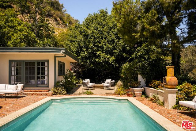 10216 Cielo Drive, Los Angeles, CA 90210