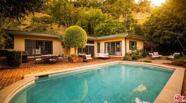 10216 Cielo Drive, Los Angeles, CA 90210