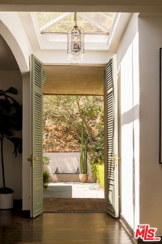 10216 Cielo Drive, Los Angeles, CA 90210