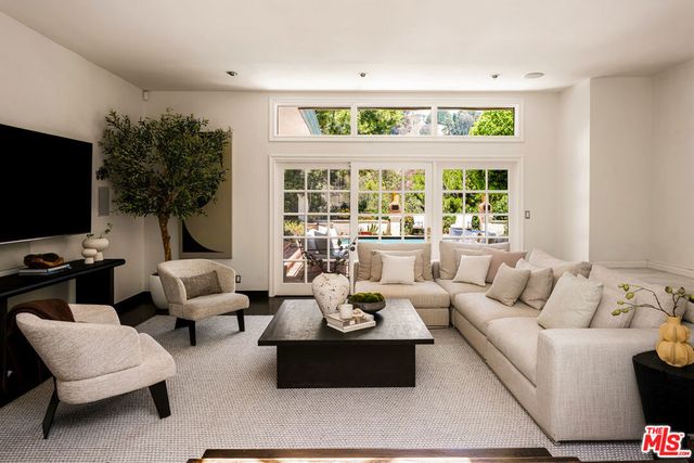 10216 Cielo Drive, Los Angeles, CA 90210
