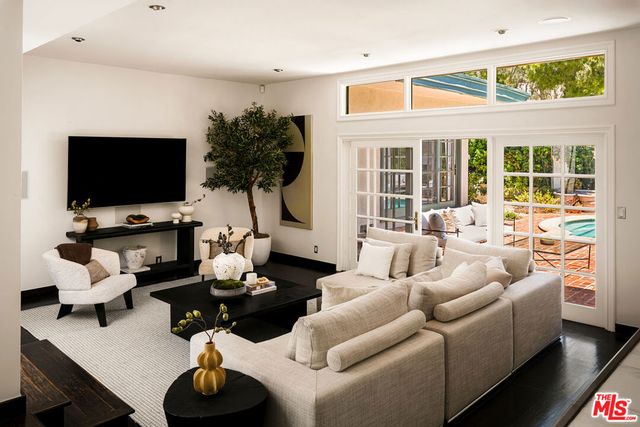 10216 Cielo Drive, Los Angeles, CA 90210