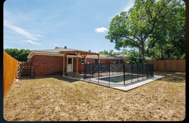852 Odie Drive, White Settlement, TX 76108