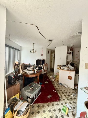 10007 Sugarloaf Dr, San Antonio, TX 78245