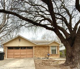 10007 Sugarloaf Dr, San Antonio, TX 78245