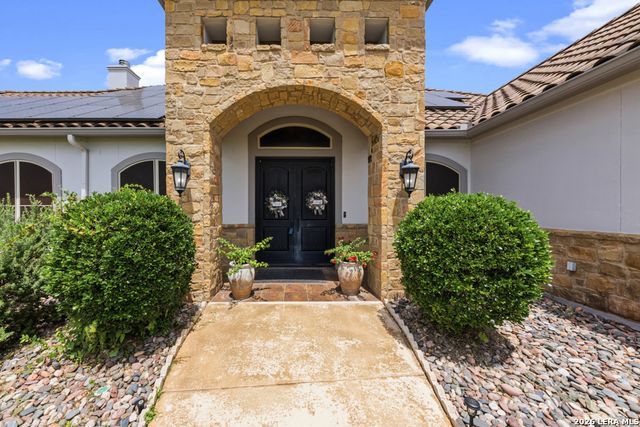 2101 OAK VALLEY DR, New Braunfels, TX 78132