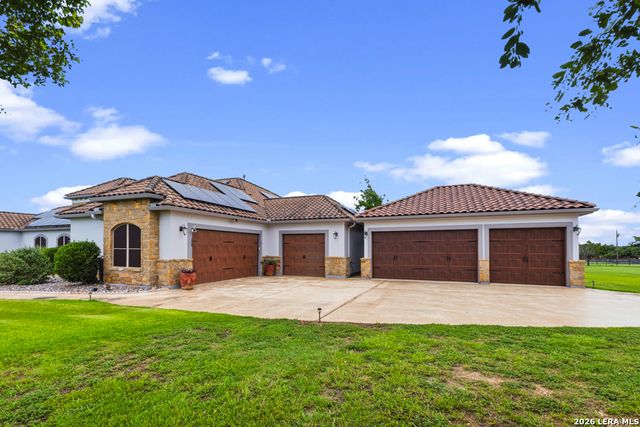 2101 OAK VALLEY DR, New Braunfels, TX 78132