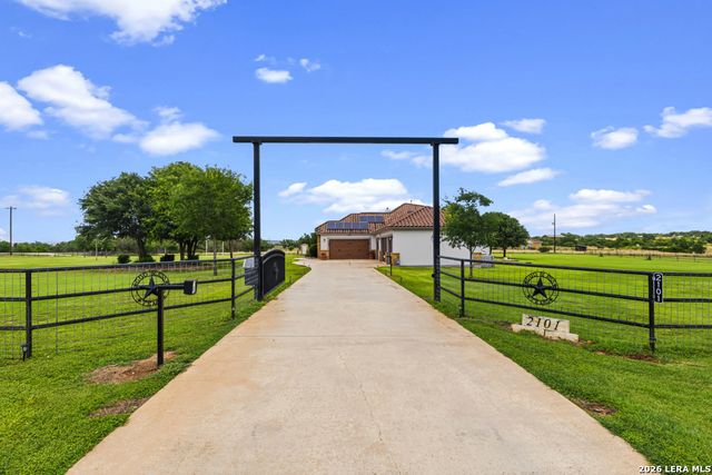 2101 OAK VALLEY DR, New Braunfels, TX 78132