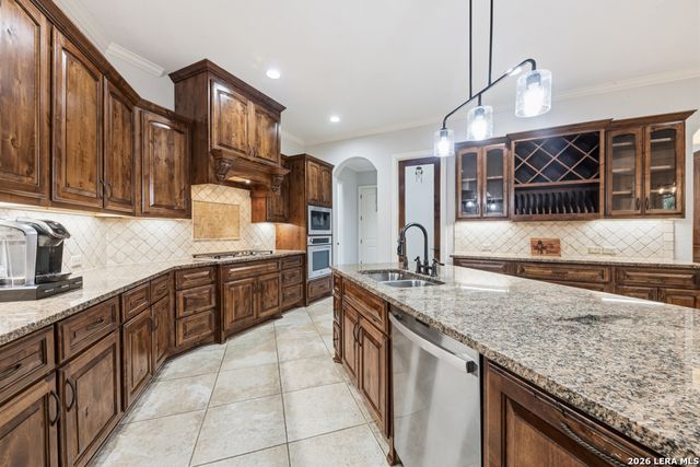 2101 OAK VALLEY DR, New Braunfels, TX 78132