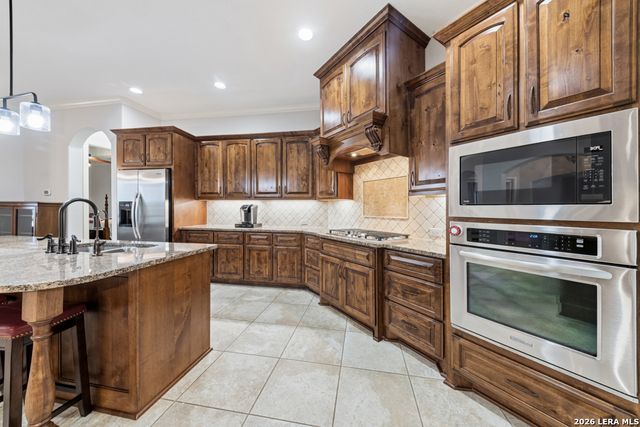2101 OAK VALLEY DR, New Braunfels, TX 78132