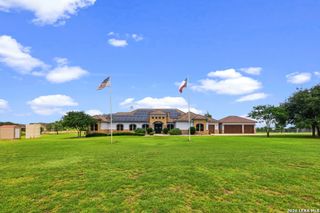 2101 OAK VALLEY DR, New Braunfels, TX 78132