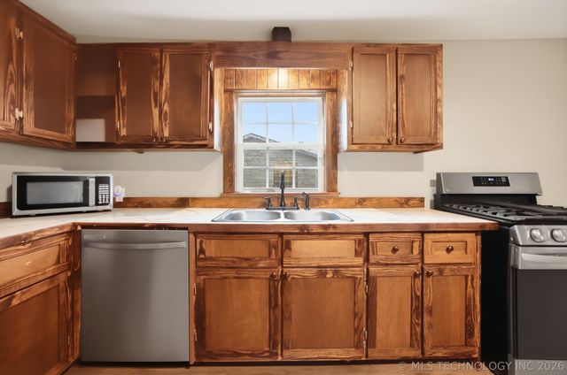 110 S Broadway Street, Dewar, OK 74431