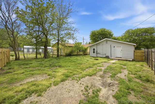110 S Broadway Street, Dewar, OK 74431