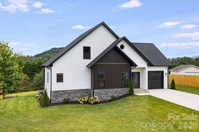 38 Red Laurel Court, Hendersonville, NC 28792