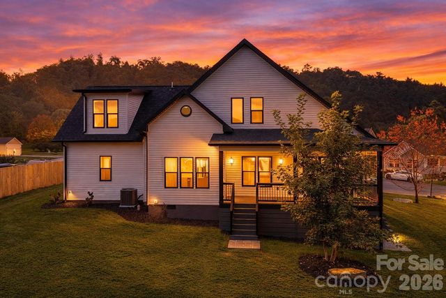 38 Red Laurel Court, Hendersonville, NC 28792