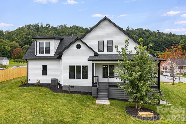 38 Red Laurel Court, Hendersonville, NC 28792