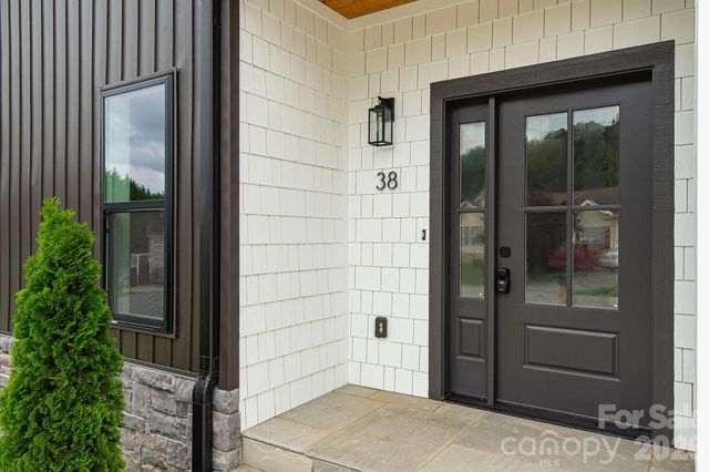 38 Red Laurel Court, Hendersonville, NC 28792