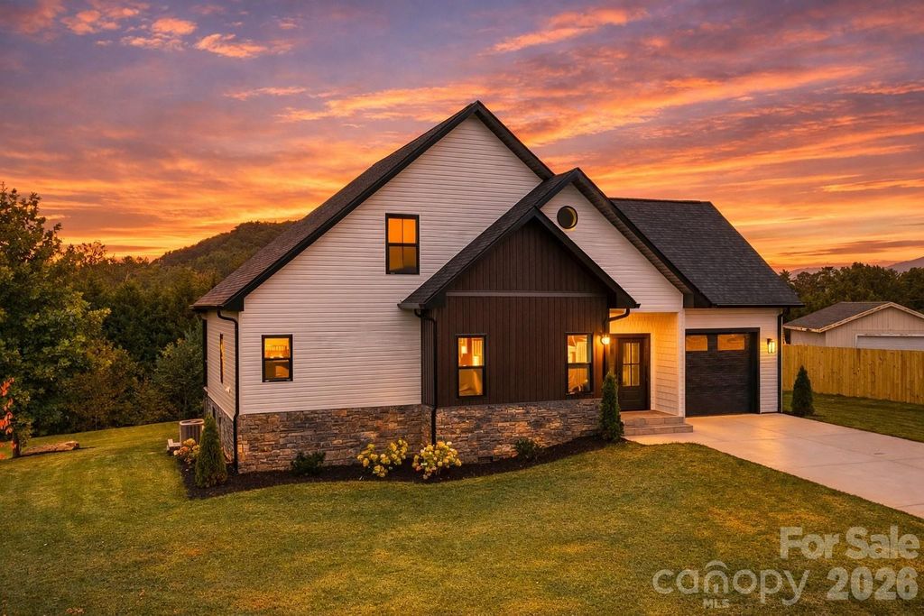 38 Red Laurel Court, Hendersonville, NC 28792