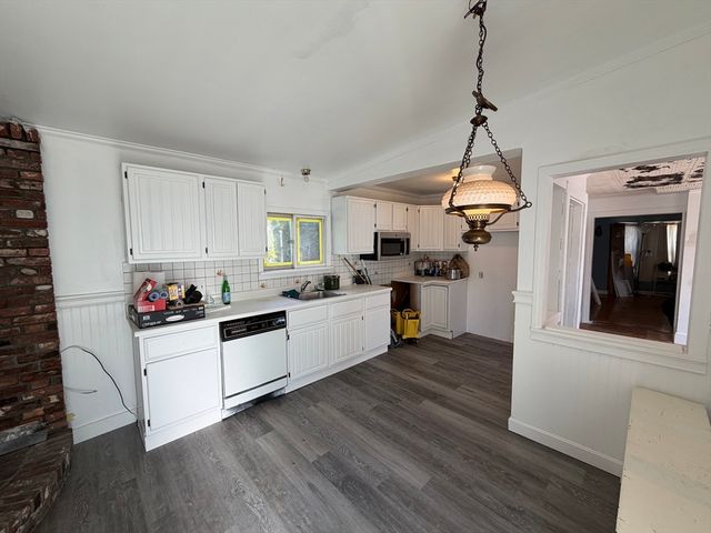 26 Glenwood St, Lynn, MA 01902