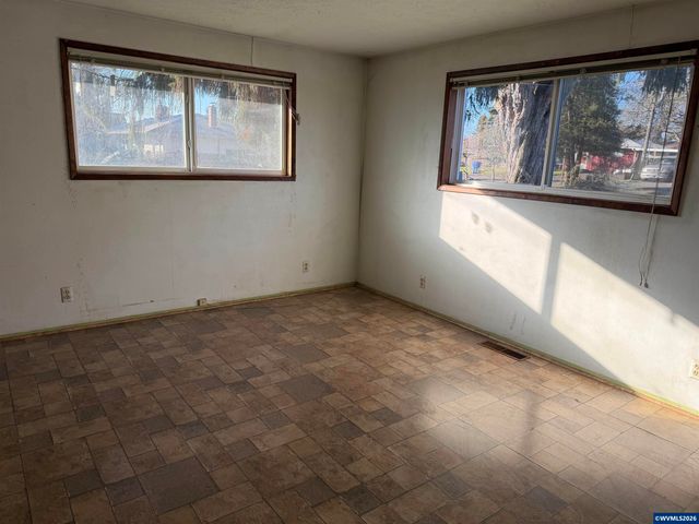 4915 Liberal Av NE, Salem, OR 97305