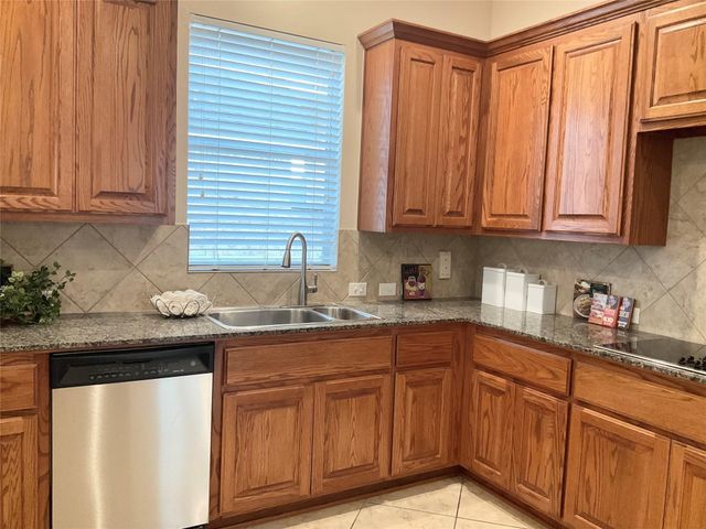 6 Dragon Hill Place, The Woodlands, TX 77381