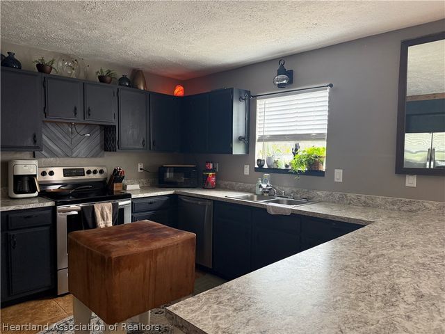 2098 N Larramore Road, Avon Park, FL 33825