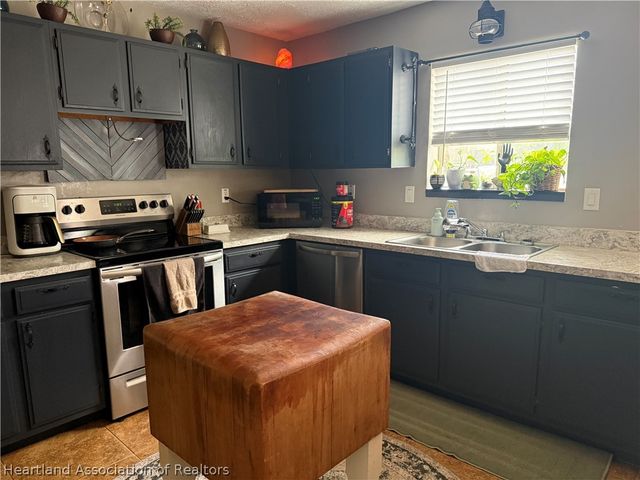 2098 N Larramore Road, Avon Park, FL 33825