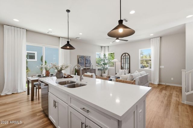 118 W HOLCOMB Lane, Phoenix, AZ 85003