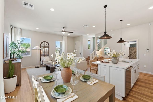 118 W HOLCOMB Lane, Phoenix, AZ 85003