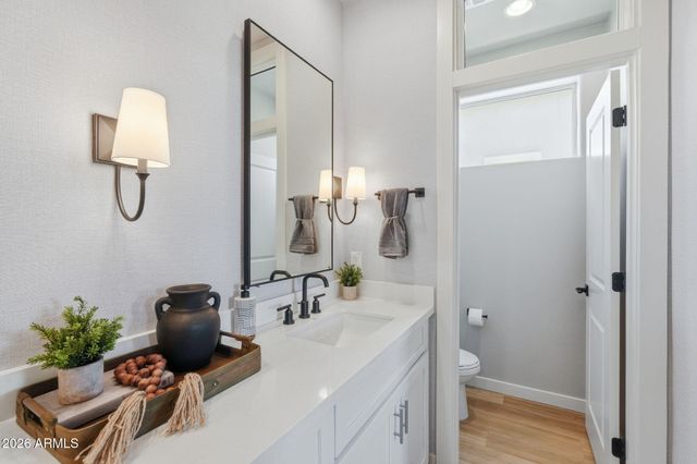 118 W HOLCOMB Lane, Phoenix, AZ 85003